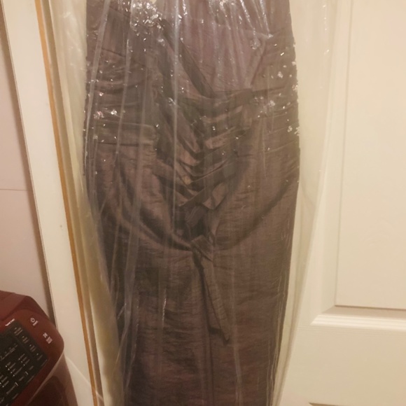 Formal gown - Picture 2 of 5